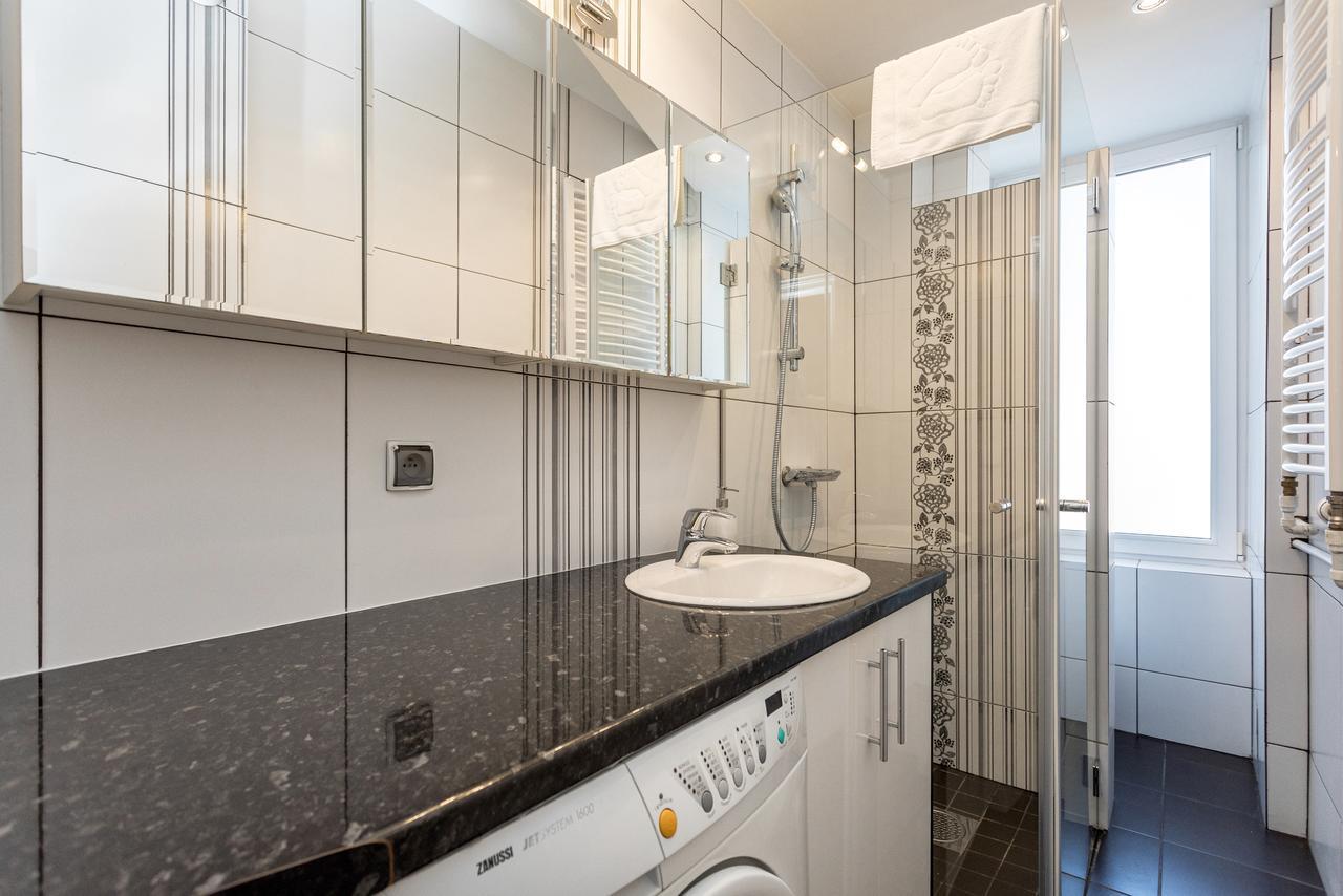 Apartament Chmielna By Your Freedom วอร์ซอ ภายนอก รูปภาพ